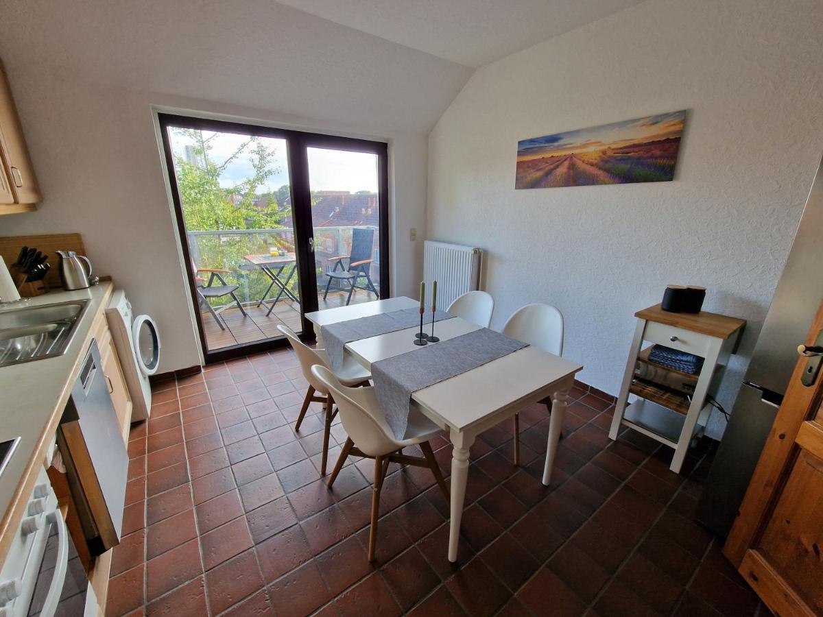 98Qm Wohnung Im Villenviertel - Voll Ausgestattet Mit Balkon Und Kamin - Wlan Gratis Wilhelmshaven Exterior foto